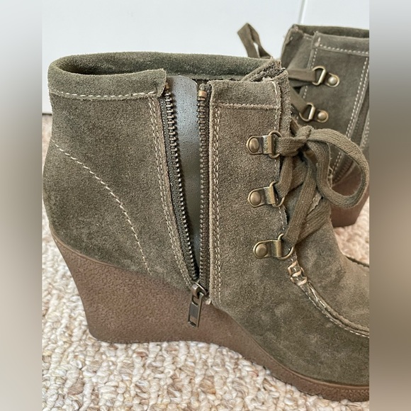 MIA Brisk Olive Suede Wedge Bootie 10M, Rubber sole. Comfortable casual bootie! - Picture 3 of 9